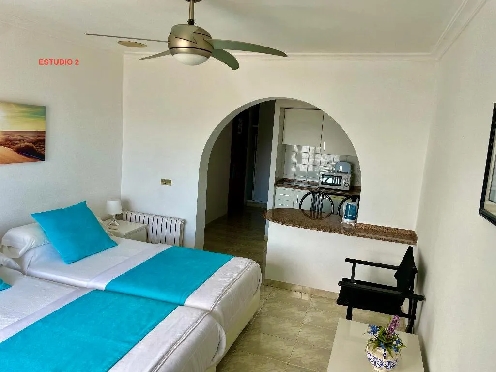 STUDIO OCEAN FRONT WITH BALCONY Room, Torre Playa, Majorca