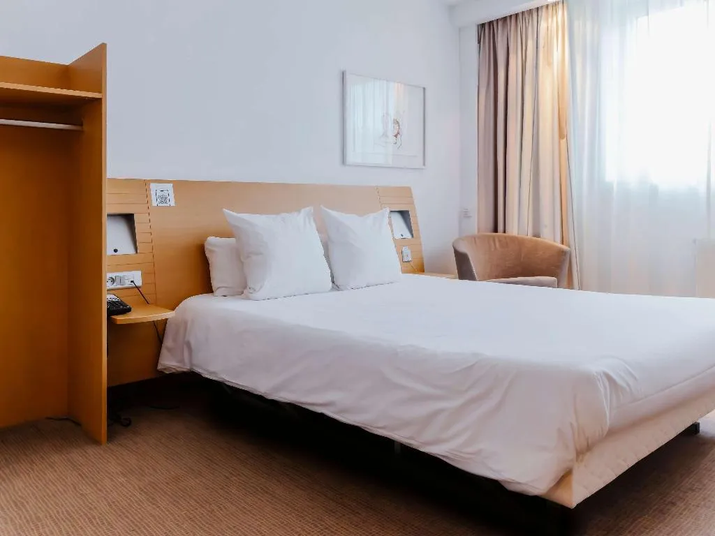 DOUBLE Accessible Room, Novotel Krakow City West, Krakow