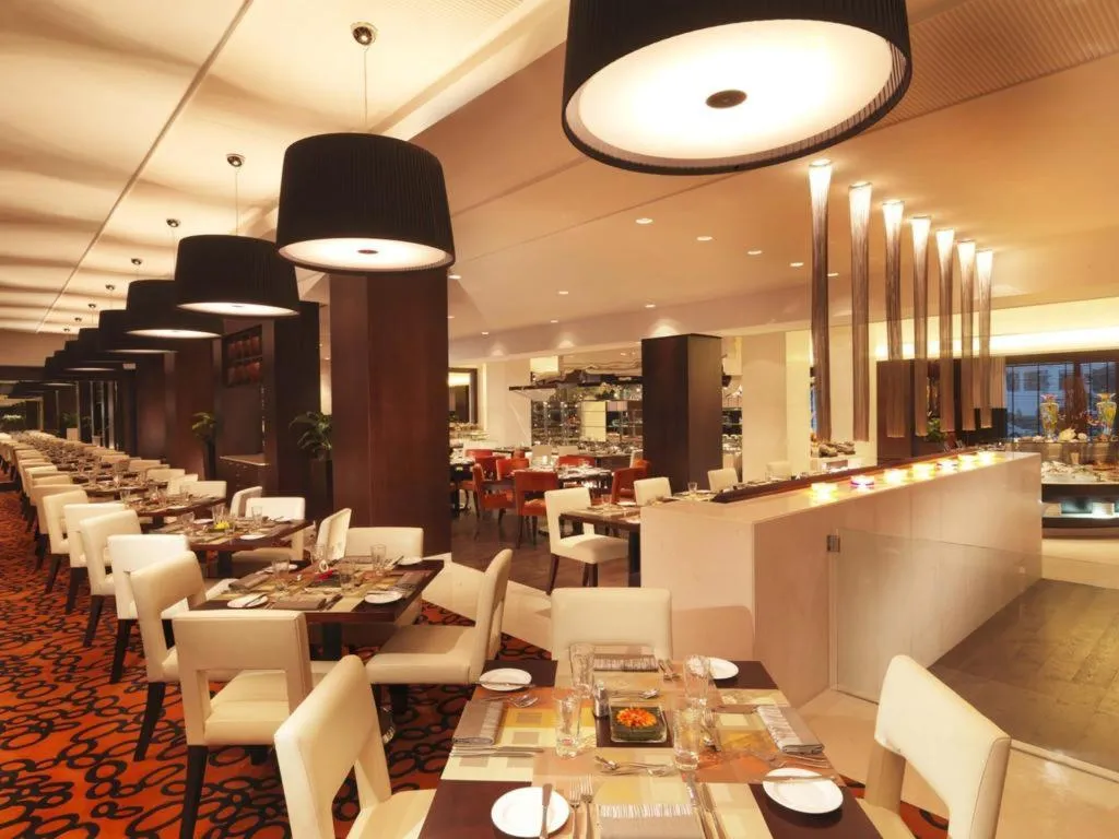 Restaurant, Movenpick Grand Al Bustan Hotel, Dubai