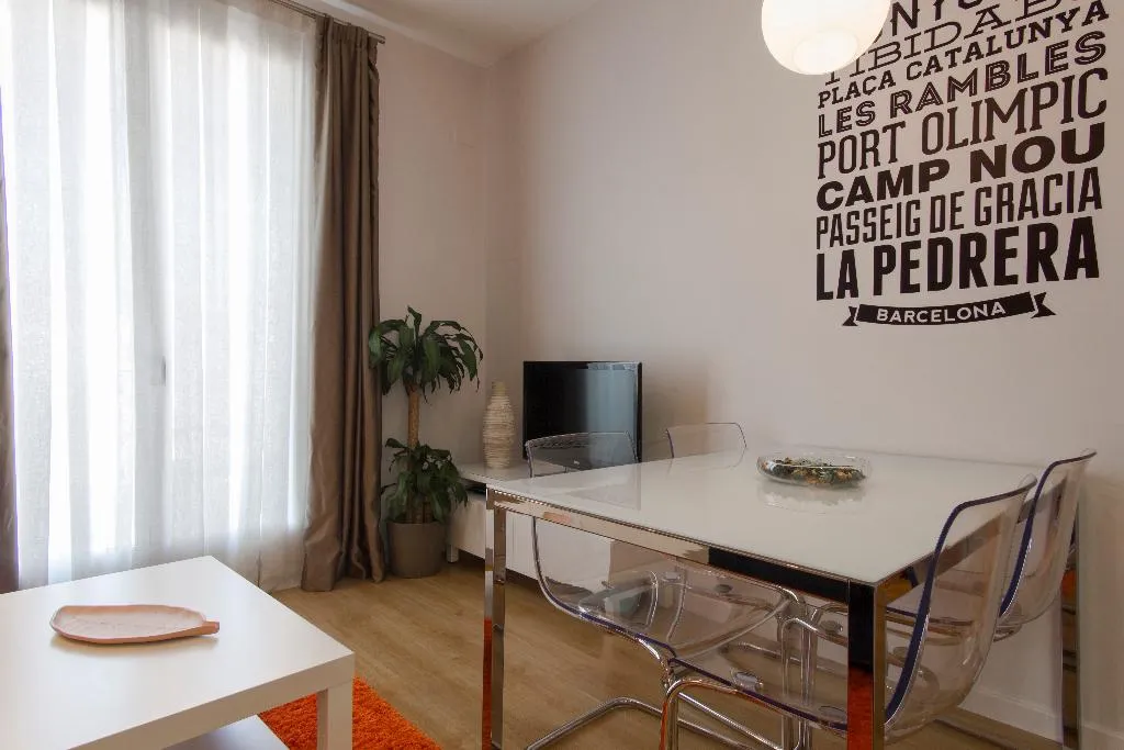 APARTMENT THREE BEDROOMS Room, Dailyflats Barcelona Center, Barcelona