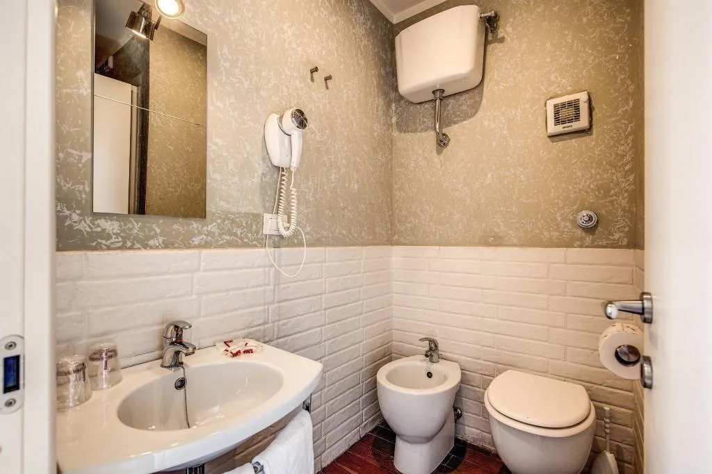 Room, Roma Da Noi, Naples