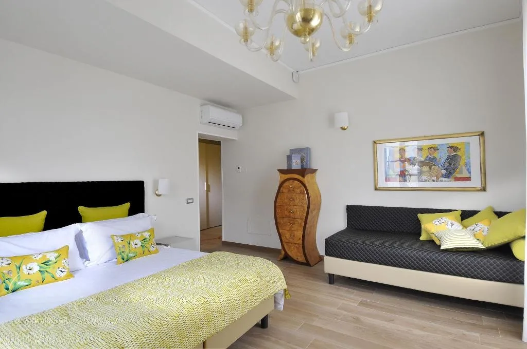 Room, Canto Degli Aranci, Florence