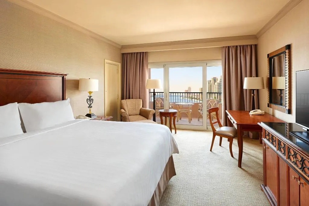 DOUBLE EXECUTIVE KING BED Room, Cairo Marriott hotel & Omar Khayyam Casino, Cairo