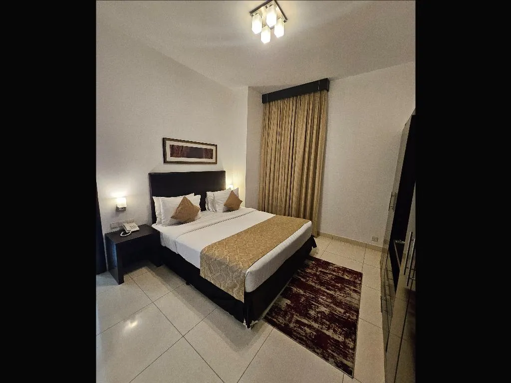 APARTMENT CANAL VIEW Room, Tulip Creek Hotel Apartment, Dubai