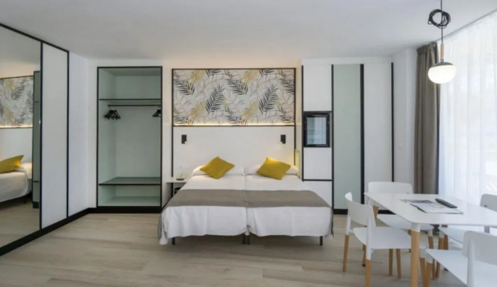 FAMILY ROOM CAPACITY 4 Room, Medplaya Calypso, Costa Dorada