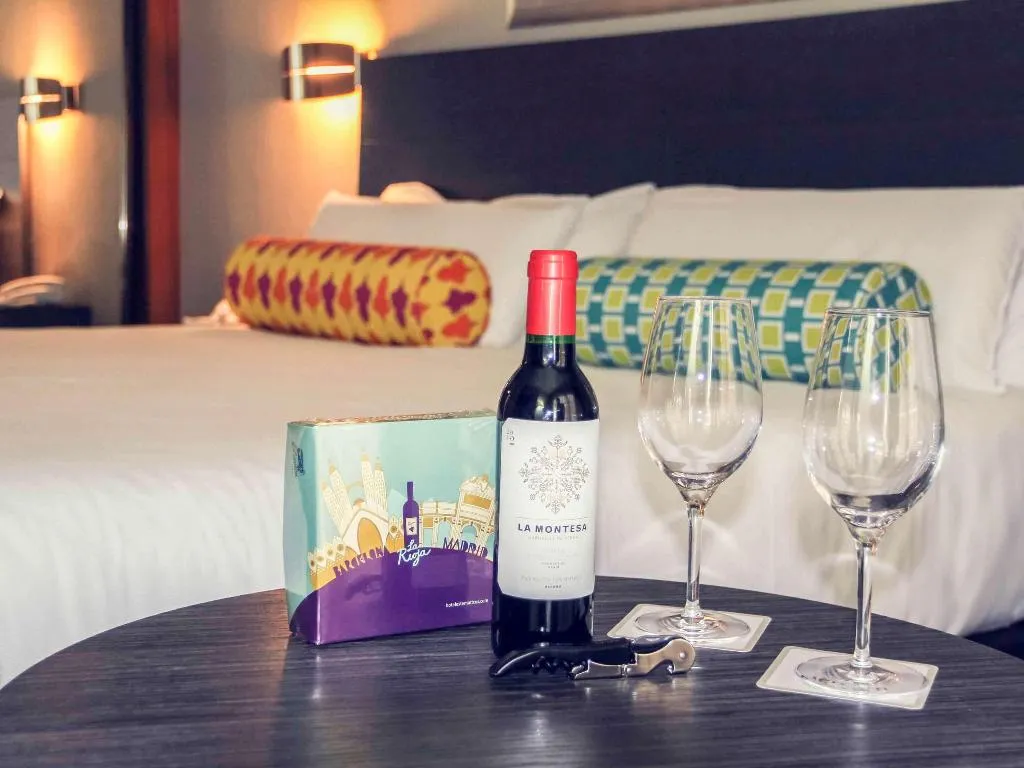 DOUBLE QUEEN SIZE BED Room, Mercure Madrid Centro, Madrid
