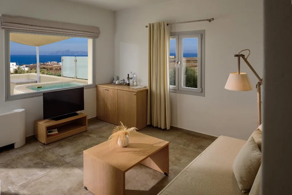 SUITE WITH JACUZZI Room, Aliter Suites, Santorini