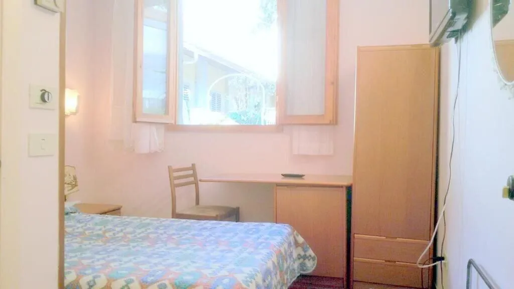 Room, Rita Major, Florence