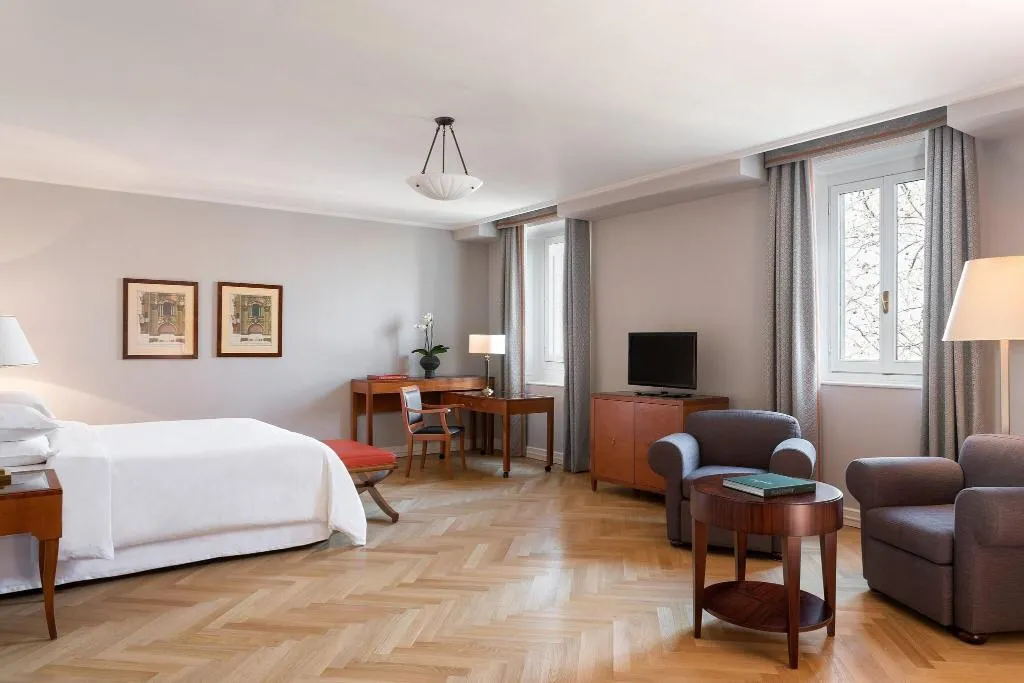 SUITE DELUXE KING BED Room, Sheraton Diana Majestic, Milan