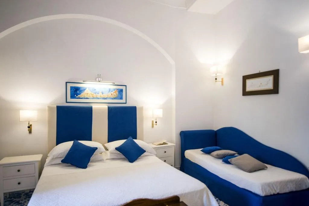TRIPLE TWO BEDS Room, Savoia, Naples