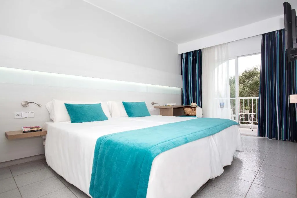Double or Twin STANDARD Room, Gavimar Ariel Chico Club & Resort, Majorca