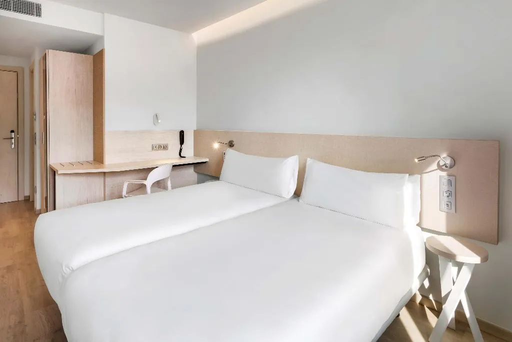 QUADRUPLE STANDARD Room, B&B HOTEL Málaga Centro, Costa Del Sol