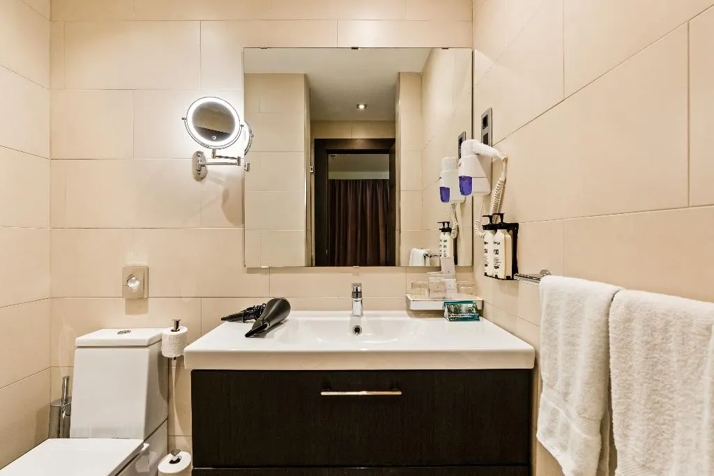 SUITE POOL VIEW Room, Hotel Indigo Barcelona Plaza Catalunya, Barcelona