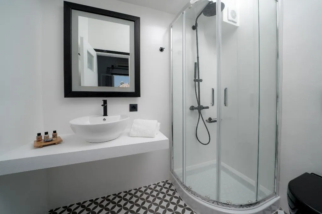 Double or Twin STANDARD Room, Divelia, Santorini