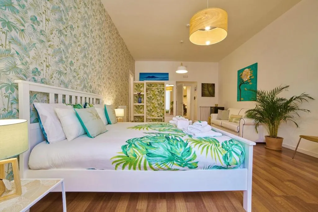 Room, Napoli Tree - Lungomare, Naples