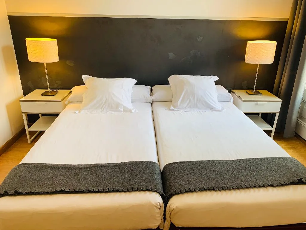TWIN Shared external bathroom Room, Super Balmes Guest House, Barcelona