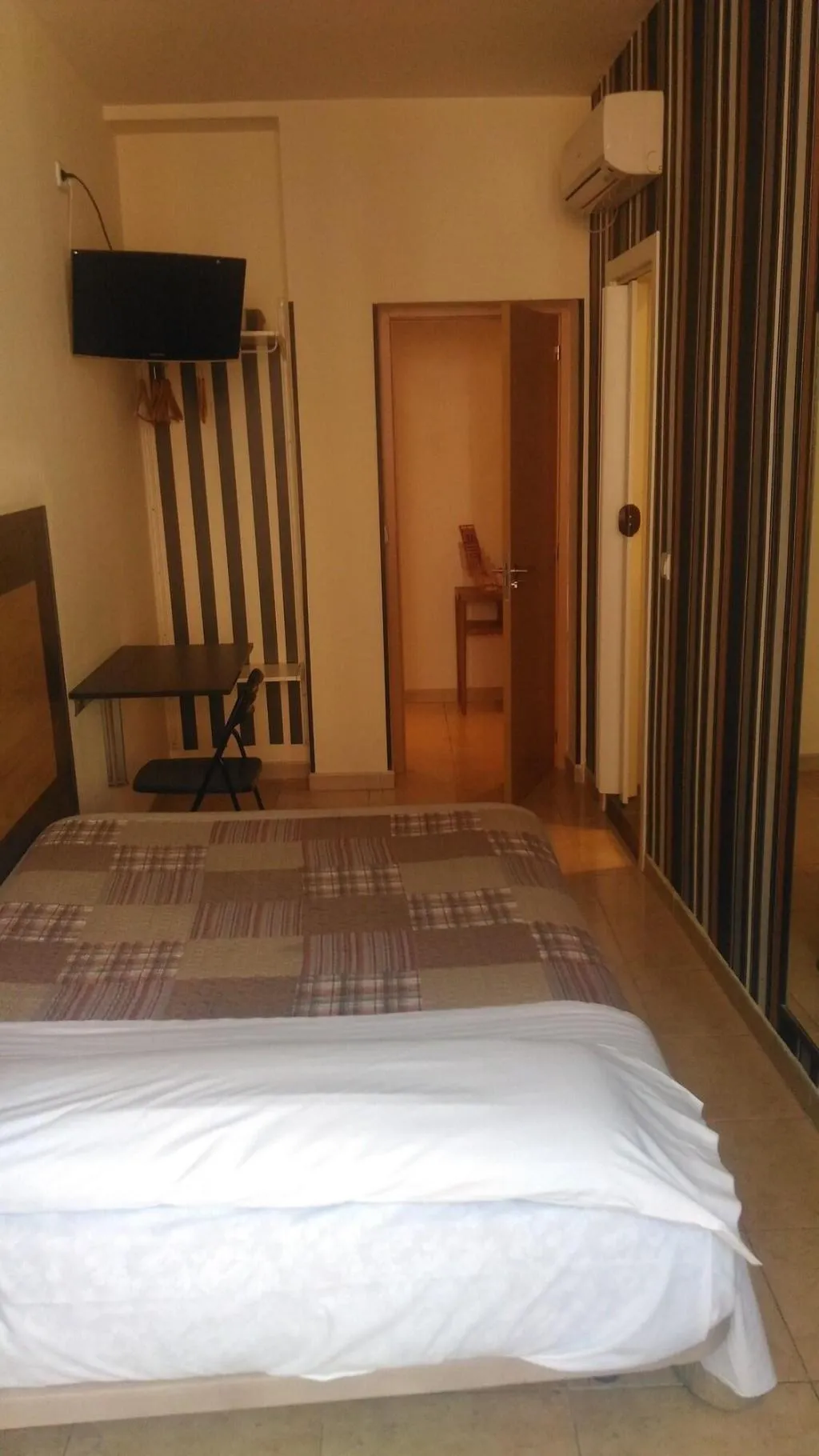 Room, Hostal Alaska, Madrid