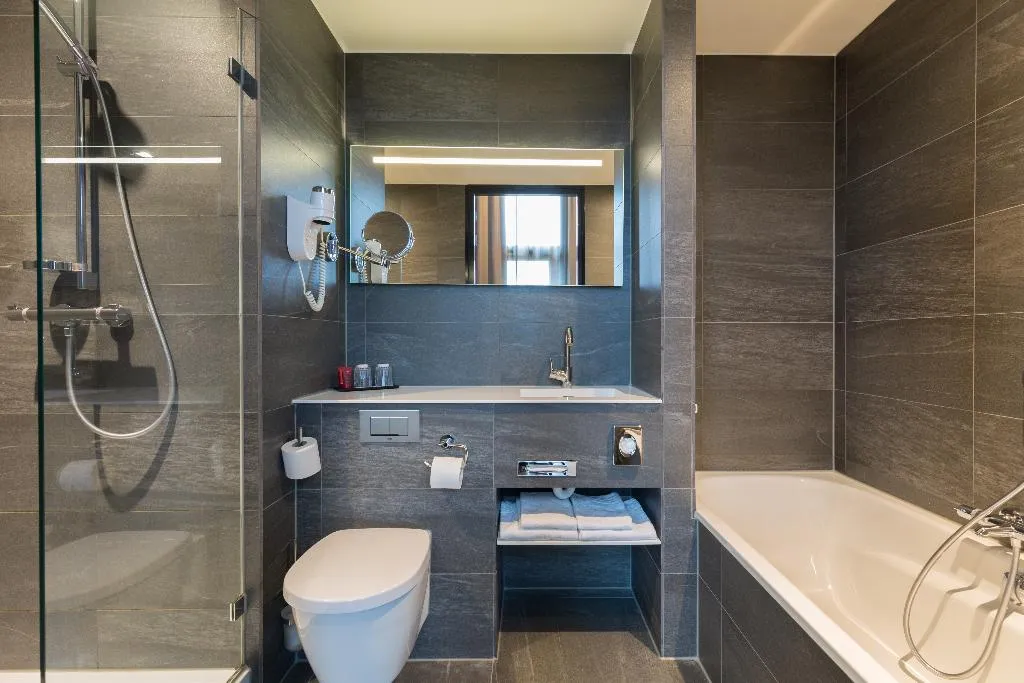 JUNIOR SUITE STANDARD Room, Leonardo Hotel Groningen Stadspark, Amsterdam