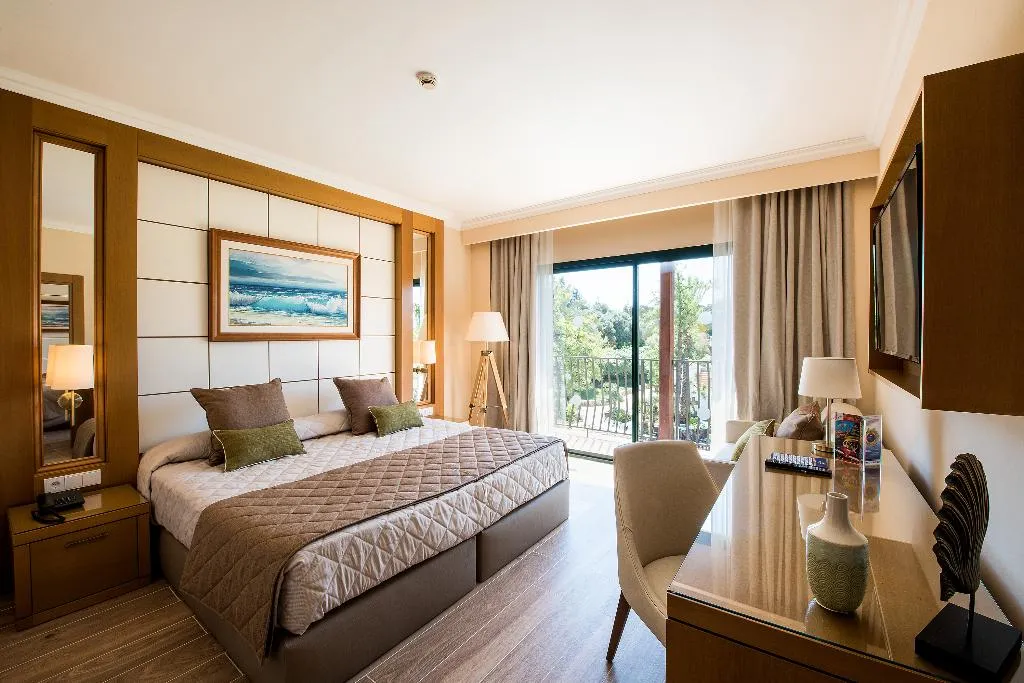 QUADRUPLE STANDARD Room, PortAventura Hotel PortAventura + Ticket Included, Costa Dorada