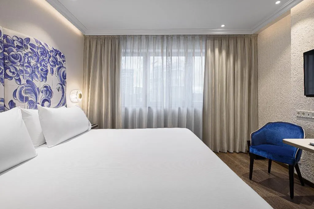 Double or Twin DELUXE Room, Eurostars Universal Lisboa, Lisbon