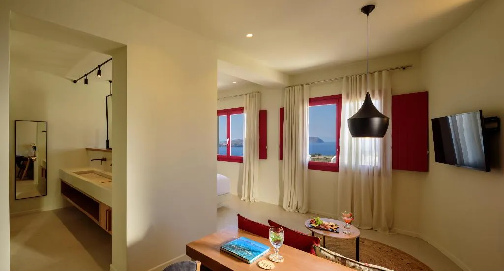 SUITE SEA VIEW WITH PRIVATE POOL Room, Potnia Theron Suites, Santorini