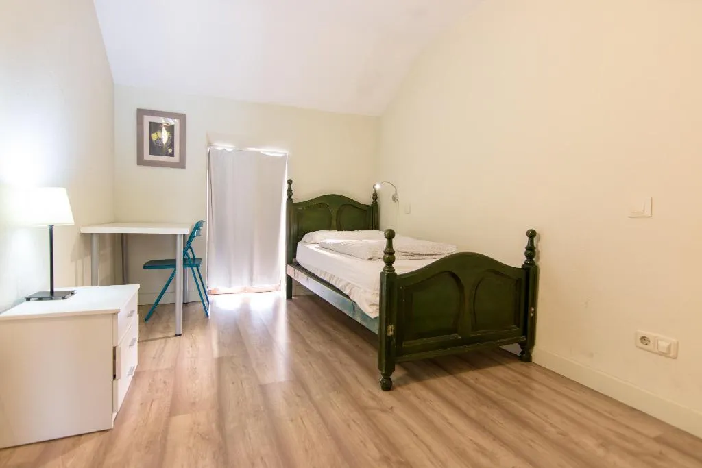Room, The Living Roof Hostel, Madrid