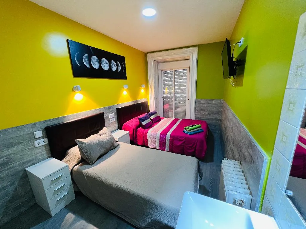 TRIPLE WITH SHARED BATHROOM Room, Hostal Numancia, Madrid