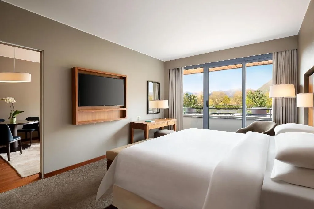 Room, Sheraton Lake Como, Milan