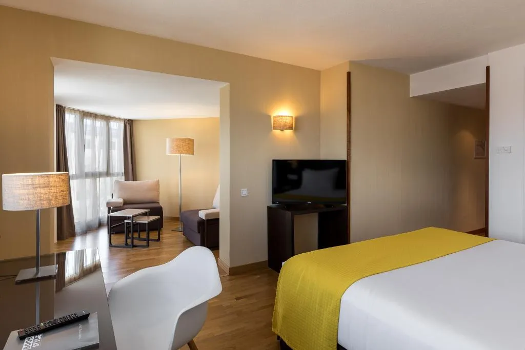 FAMILY ROOM CAPACITY 4 Room, Rafaelhoteles Atocha, Madrid