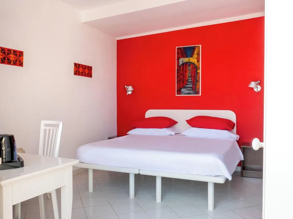 QUADRUPLE KING BED ONE BEDROOM  Room, Hotel Cristina, Naples