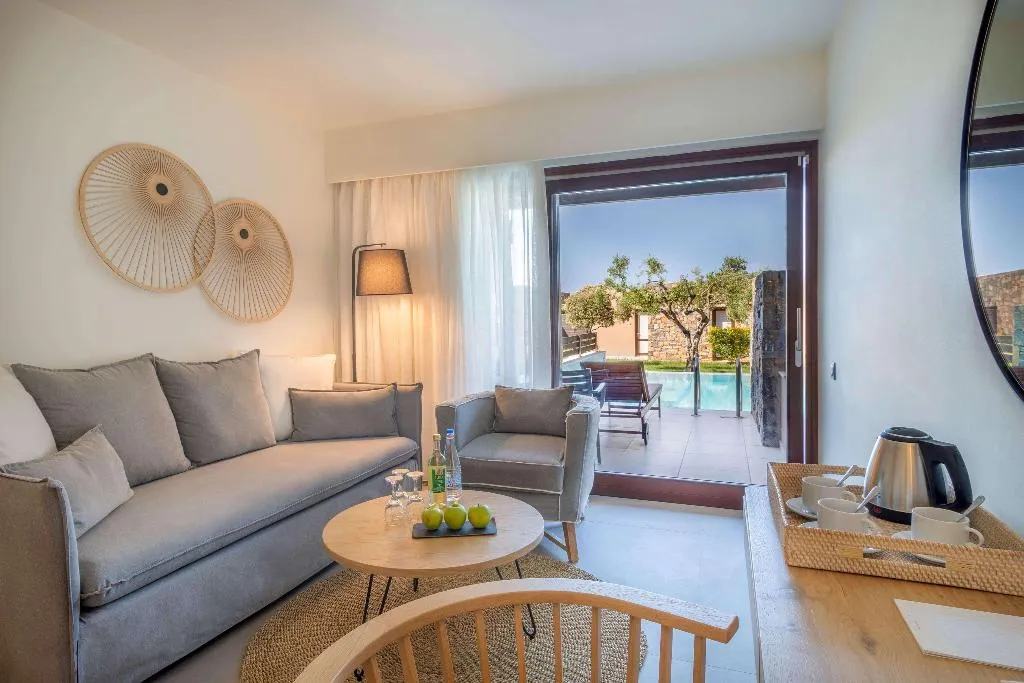 JUNIOR SUITE WITH PRIVATE POOL Room, Blue Sea Beach Affiliated by Melia, Crete