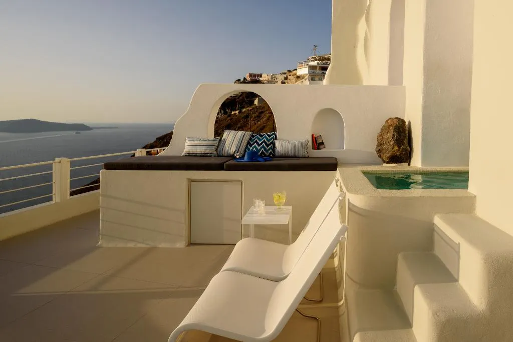 SUITE GRAND Room, Nefeles Luxury Suites, Santorini