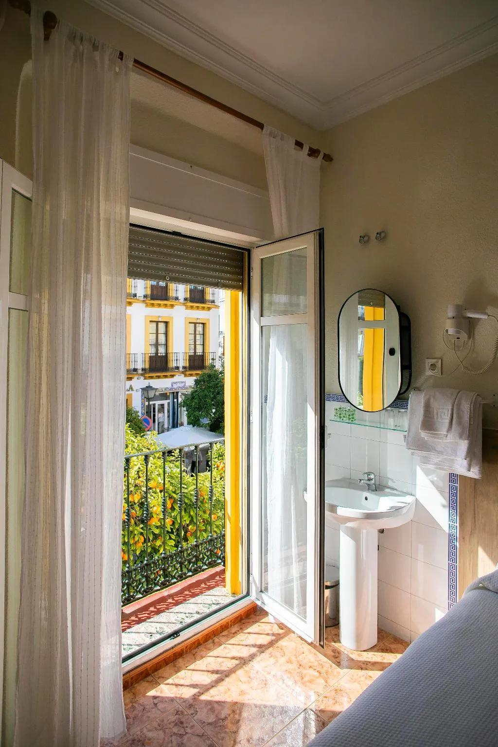 DOUBLE Shared internal bathroom Room, Pensión dulces sueños, Seville