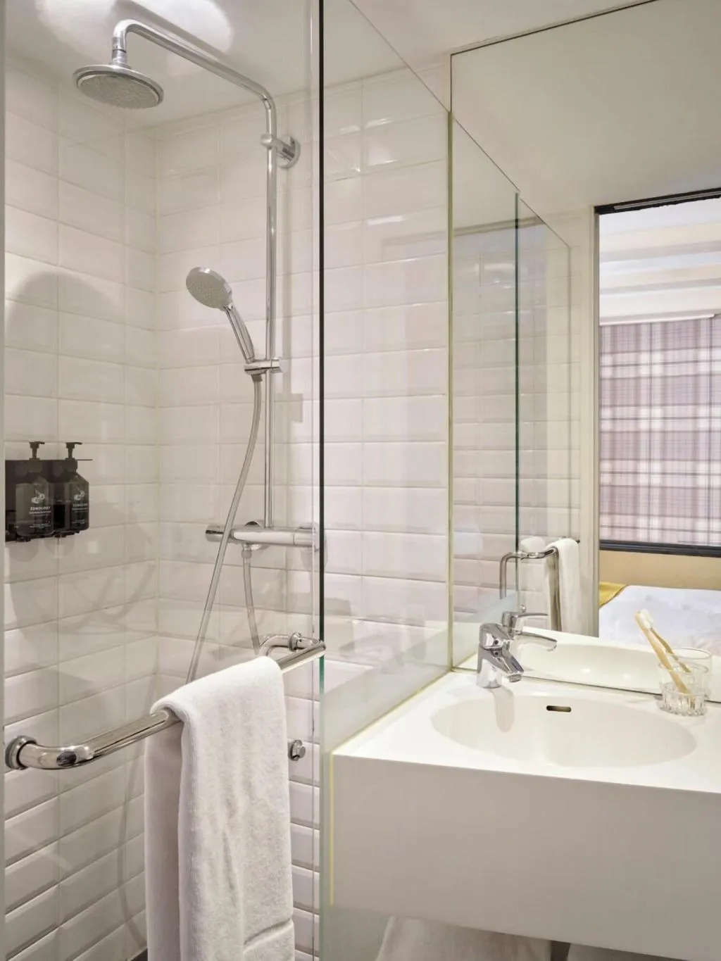 SINGLE STANDARD Room, Max Brown Htl Canal District, part of Sircle Colle, Amsterdam