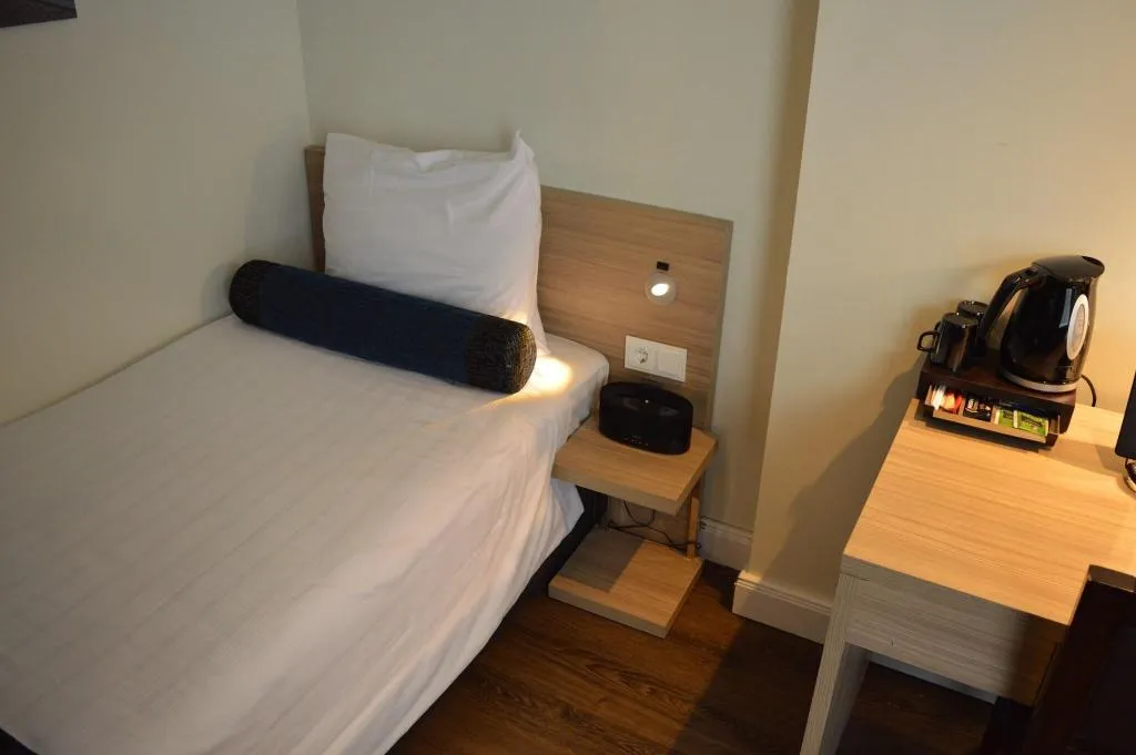 SINGLE STANDARD Room, Hotel Library Amsterdam, Amsterdam