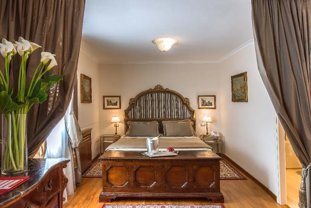 JUNIOR SUITE STANDARD Room, Forum, Rome