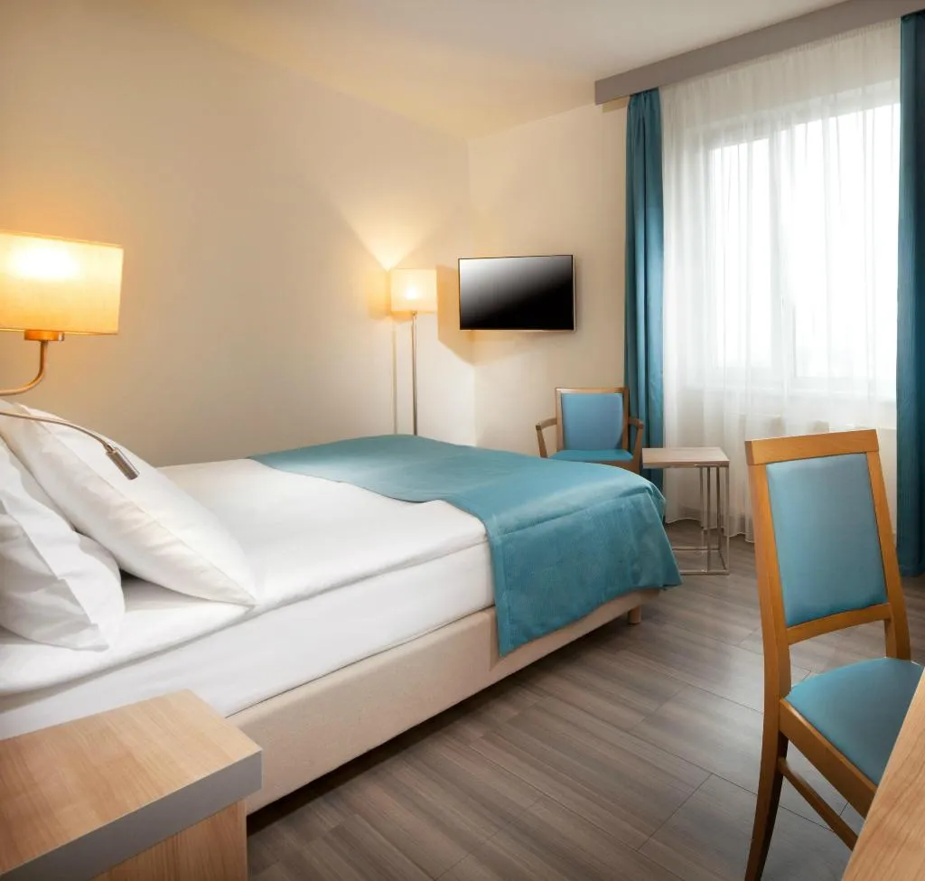 SUITE KING SIZE BED Room, Holiday Inn Prague Congress Centre, Prague