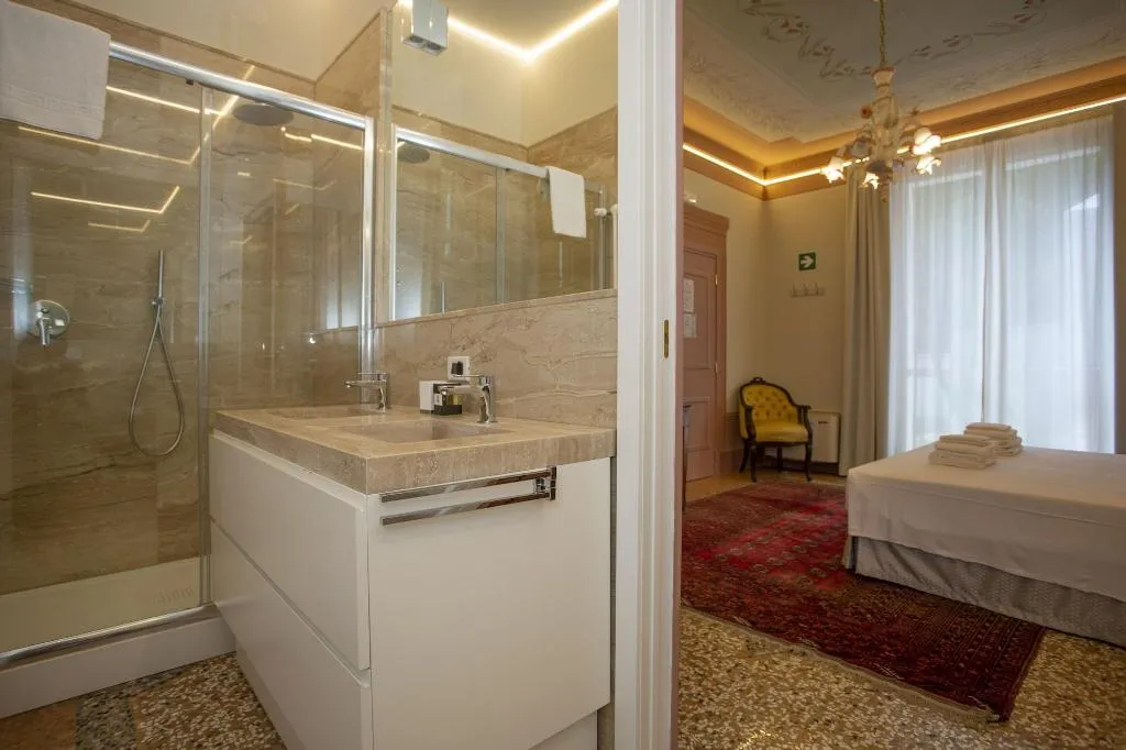 Room, Villa Tortorelli, Florence