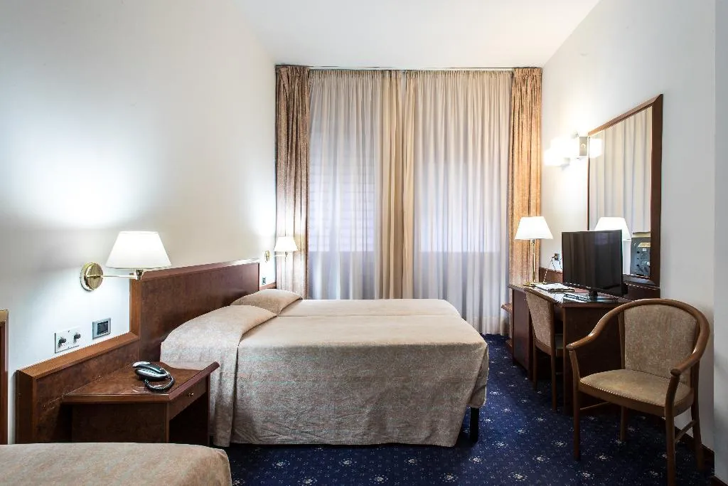 TRIPLE STANDARD Room, Mirage, Florence