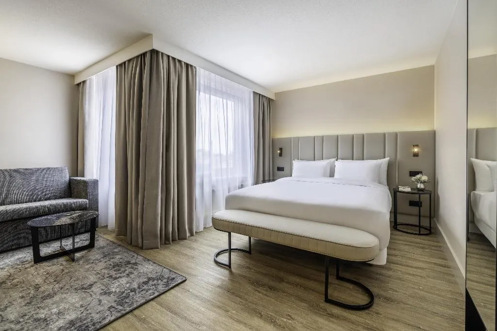JUNIOR SUITE STANDARD Room, NH Amsterdam Leidseplein, Amsterdam