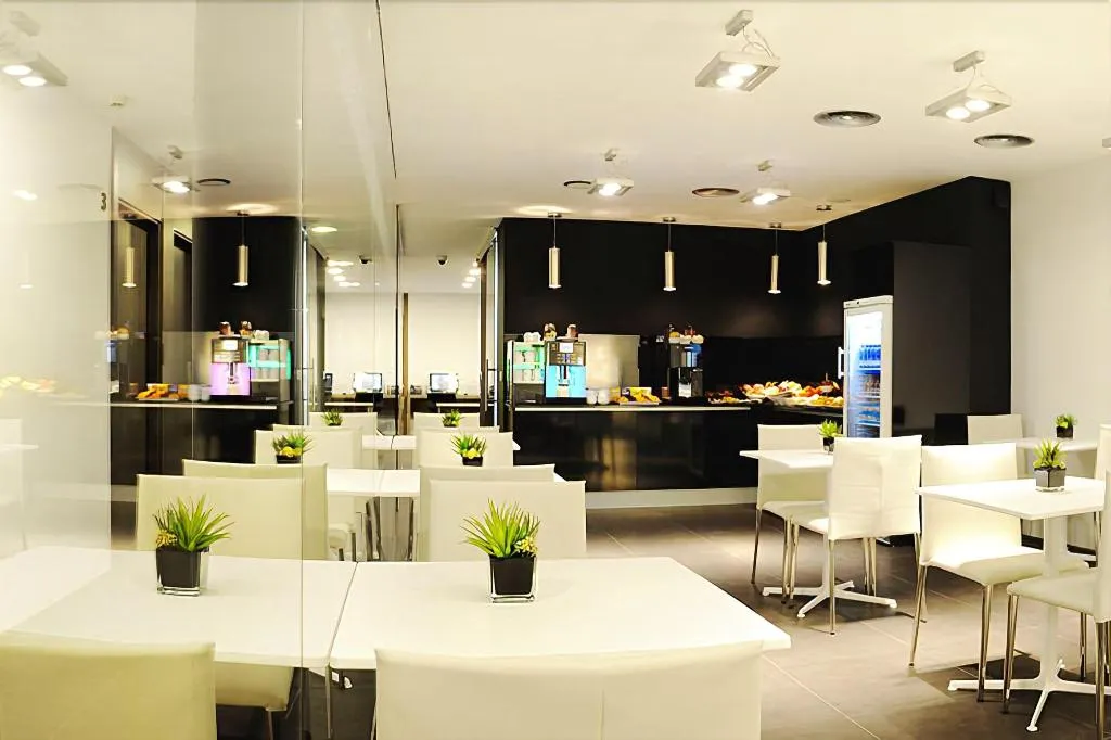 Restaurant, Air Rooms Madrid by HelloSky, Madrid
