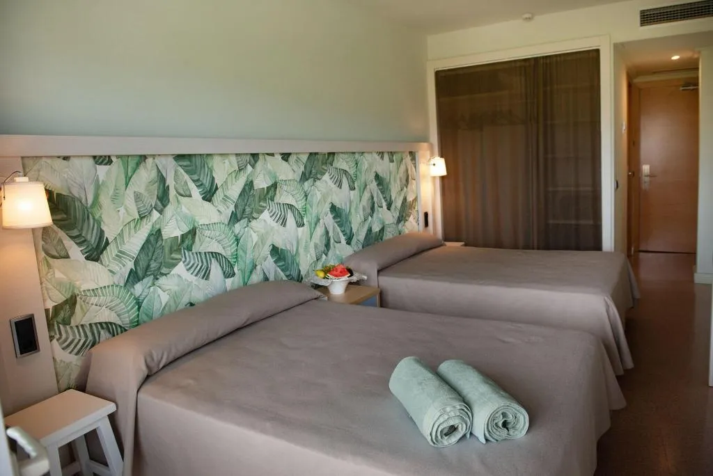 Room, Caprici Beach Hotel & Spa, Costa Brava