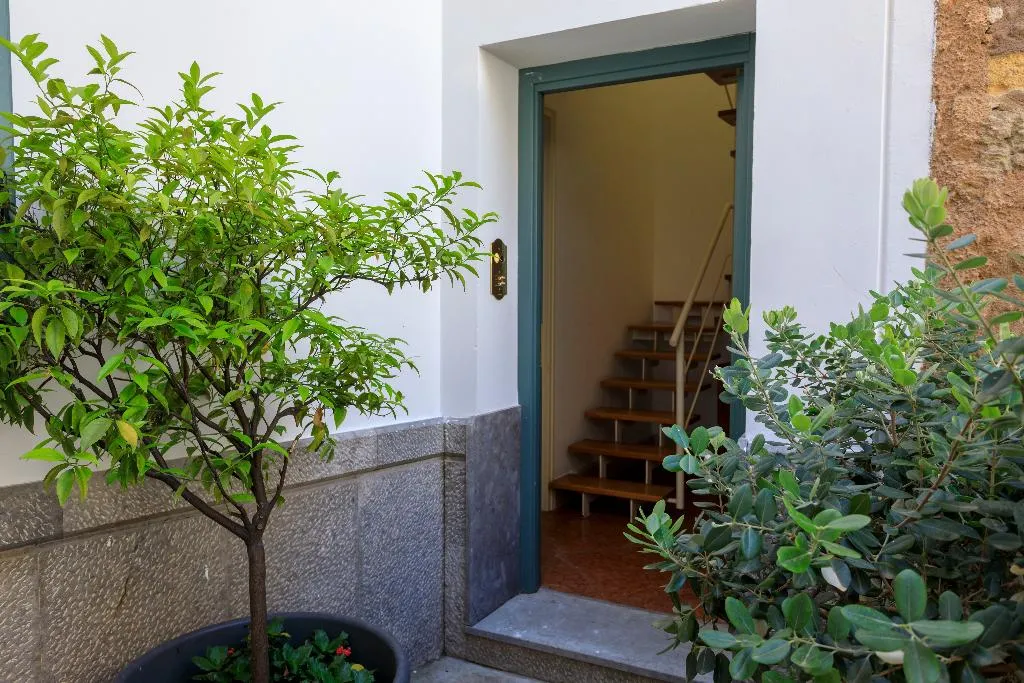 DOUBLE BASIC Room, Palazzo Brunaccini, Palermo