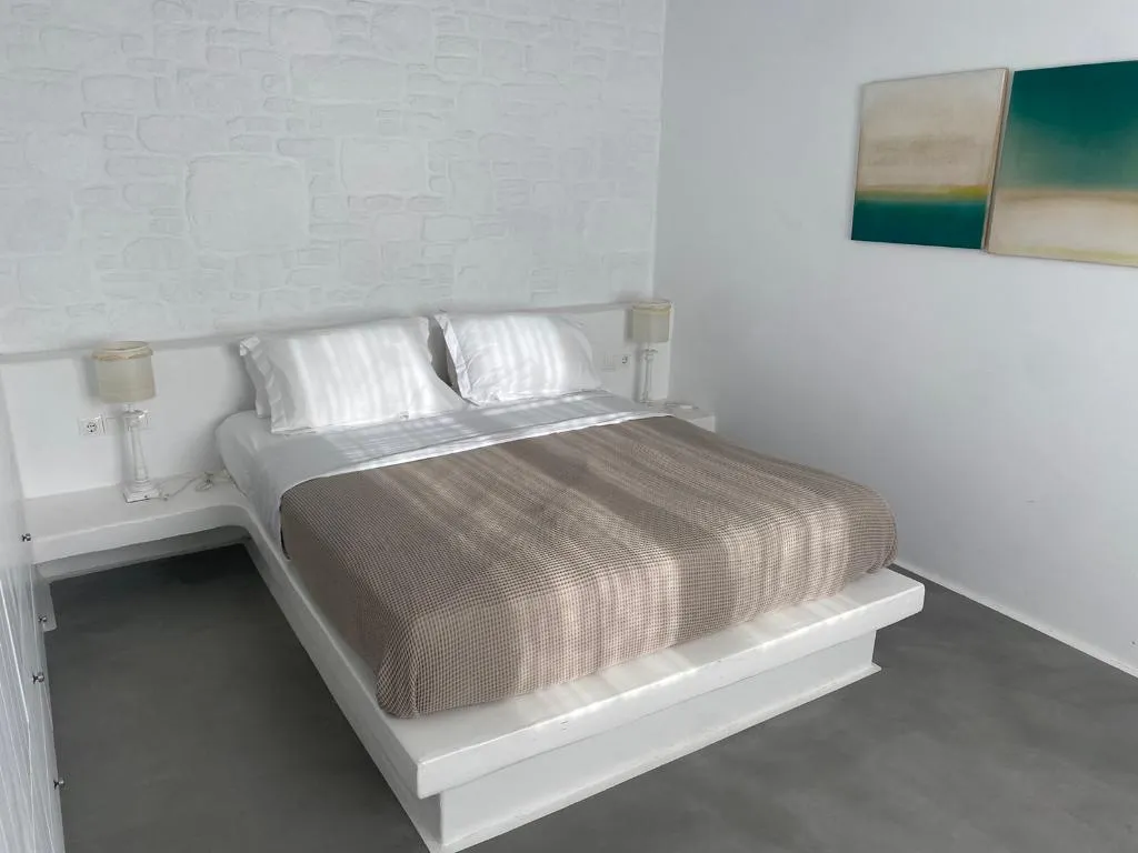 SUITE DELUXE ONE BED Room, White Rock Suites & Villas, Mykonos