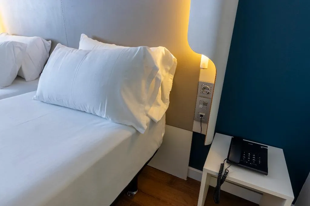 TWIN STANDARD Room, Travelodge Malaga Aeropuerto, Costa Del Sol