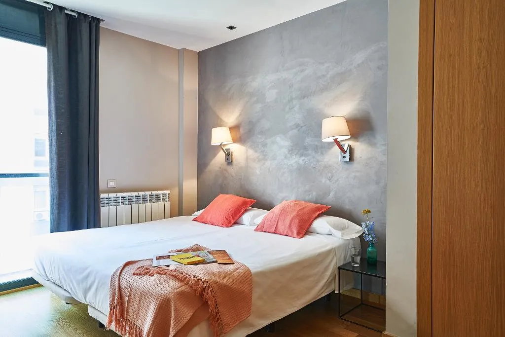 APARTMENT CAPACITY 6 TWO BEDROOMS Room, AinB Sagrada Familia Apartments, Barcelona