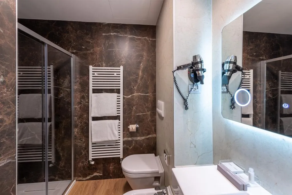 FAMILY ROOM CAPACITY 4 Room, Neo Hotel, Milan