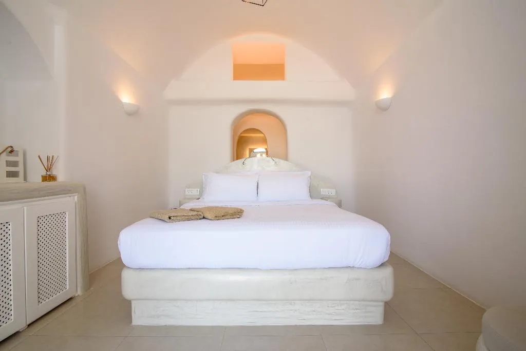 SUITE DELUXE WITH VIEWS Room, On The Cliff, Santorini