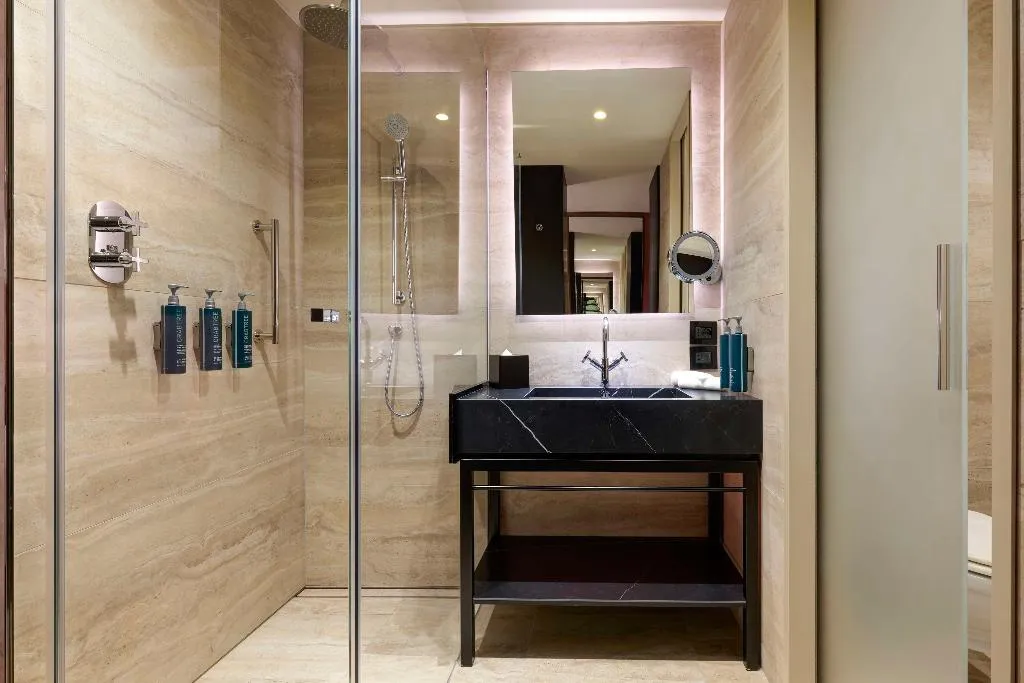 DOUBLE EXECUTIVE KING BED Room, Hilton Rome Eur La Lama, Rome