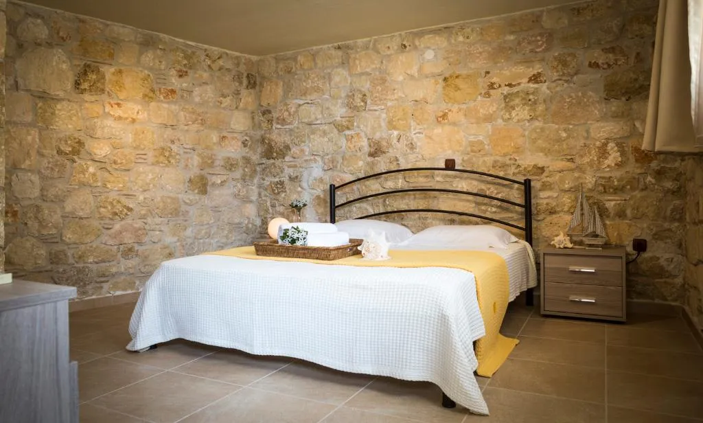 VILLA SIX BEDROOMS WITH PRIVATE POOL Room, Stigmes Villas and Suites, Thessaloniki
